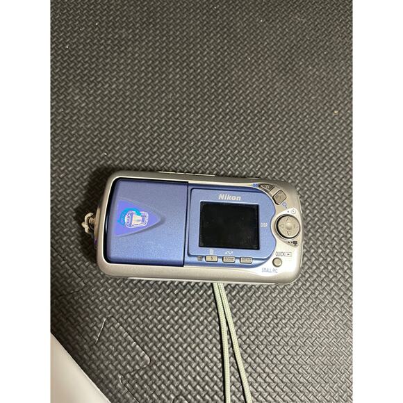 Nikon Coolpix 2500 2.0MP Digital Camera / Digicam / Retro Digital camera - Picture 5 of 7